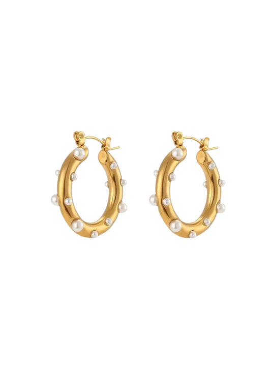 Argolas com mini pérolas