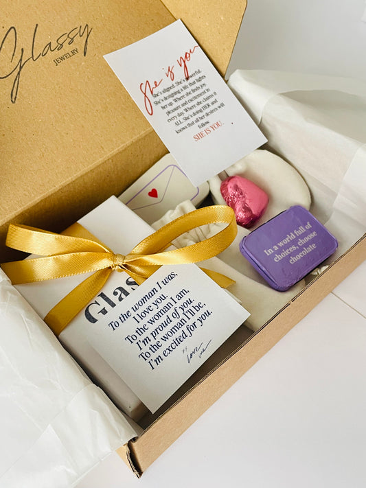 Mystery Box WOMAN'S DAY